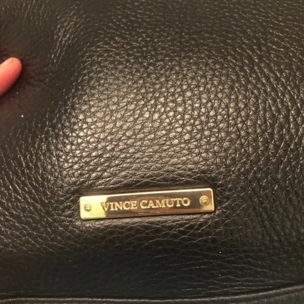 Vince camuto black leather Zoe hobo expandable bag